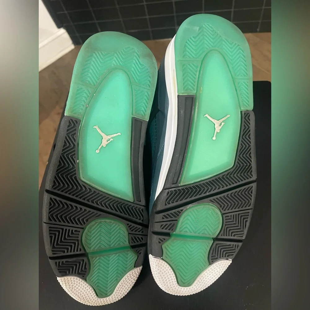 Air Jordan 4 retro Teal & Black Sneakers - size 11M